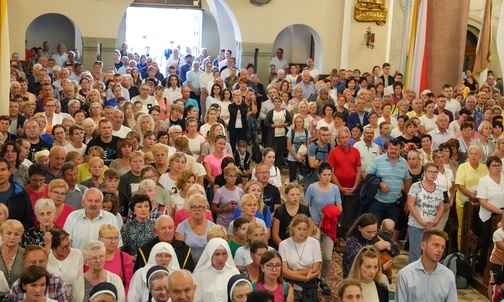 Bazylika limanowska okazała się za mała