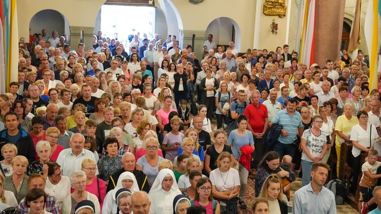 Bazylika limanowska okazała się za mała