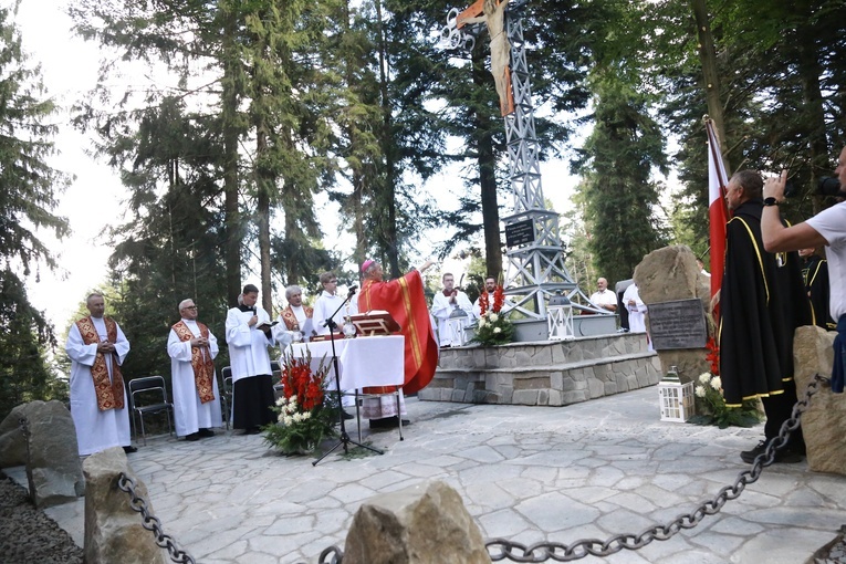 Msza św. i poświęcenie krzyża na Postawnem