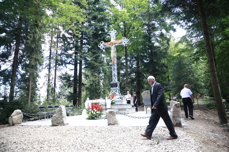 Msza św. i poświęcenie krzyża na Postawnem