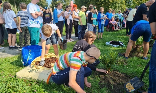 Sosnowiec."Święto Drzewa" Parku Harcerskim