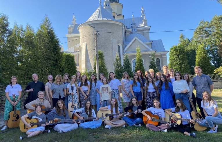 Uczestnicy z prowadzącymi zajęcia.