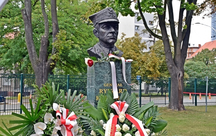 Wrocław. Pomnik gen. Ryszarda Kuklińskiego odsłonięty