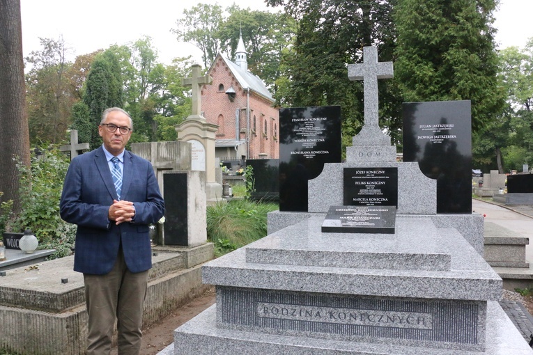 Nowy nagrobek prof. Feliksa Konecznego i jego rodziny