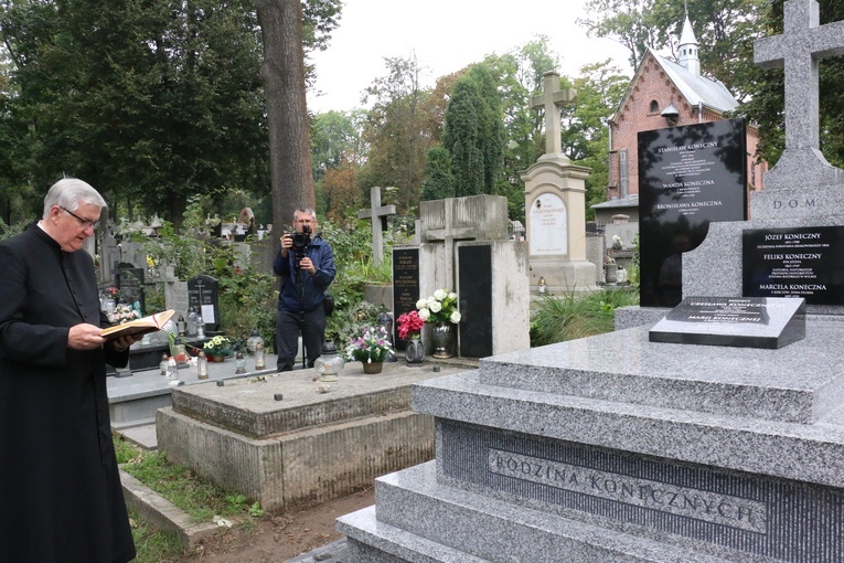 Nowy nagrobek prof. Feliksa Konecznego i jego rodziny