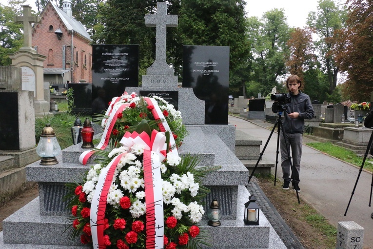 Nowy nagrobek prof. Feliksa Konecznego i jego rodziny