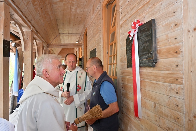 O "Bożych przemytnikach" na Wiktorówkach