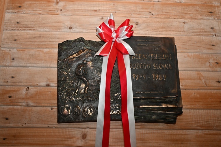 O "Bożych przemytnikach" na Wiktorówkach