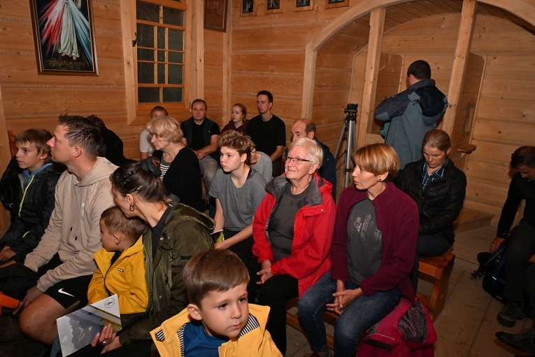 O "Bożych przemytnikach" na Wiktorówkach