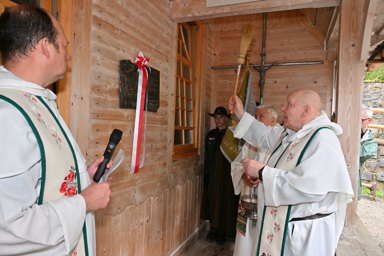 O "Bożych przemytnikach" na Wiktorówkach