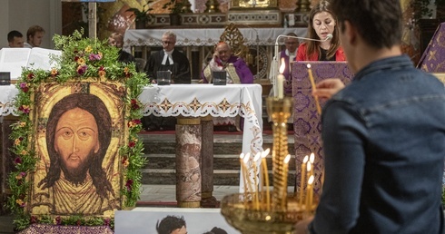 Kard. Nycz o migrantach i uchodźcach: Płoty i mury tego nie rozwiążą