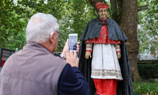 Niemcy: Usunięto pomnik kardynała oskarżonego o przestępstwa seksualne