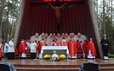 Eucharystia w intencji ofiar zawsze odprawiana jest w pierwszą niedzielę października.