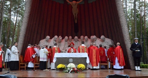 Eucharystia w intencji ofiar zawsze odprawiana jest w pierwszą niedzielę października.