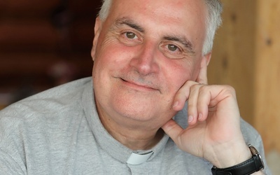 Ks. Marcello Stanzione – włoski angelolog, autor ponad 300 książek o aniołach.