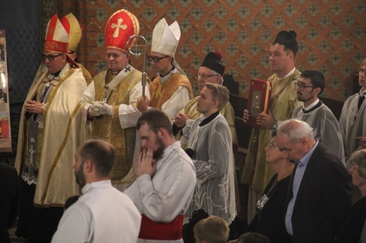 Kochłowice. Inscenizacja święceń biskupich Wilhelma Pluty i otwarcie wystawy