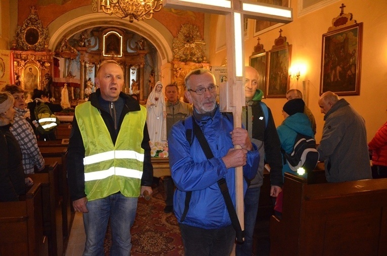 Trasa wędrówki łączy cztery sercańskie parafie: w Starej Łomnicy, Starym Wielisławiu, parafię Królowej Pokoju i najmłodsze sanktuarium na obrzeżach Polanicy-Zdroju.