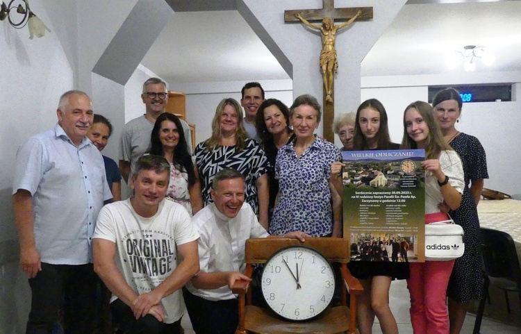 Parafialna ekipa festynowa z ks. proboszczem Piotrem Leśniakiem zaprasz na wspólne świętowanie.