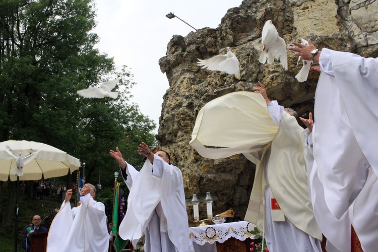 Pielgrzymka hodowców gołębi i orkiestr kalwaryjskich