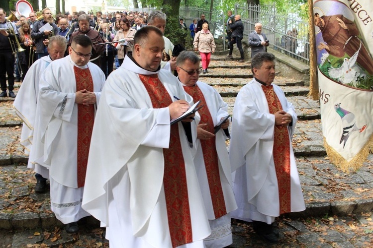 Pielgrzymka hodowców gołębi i orkiestr kalwaryjskich