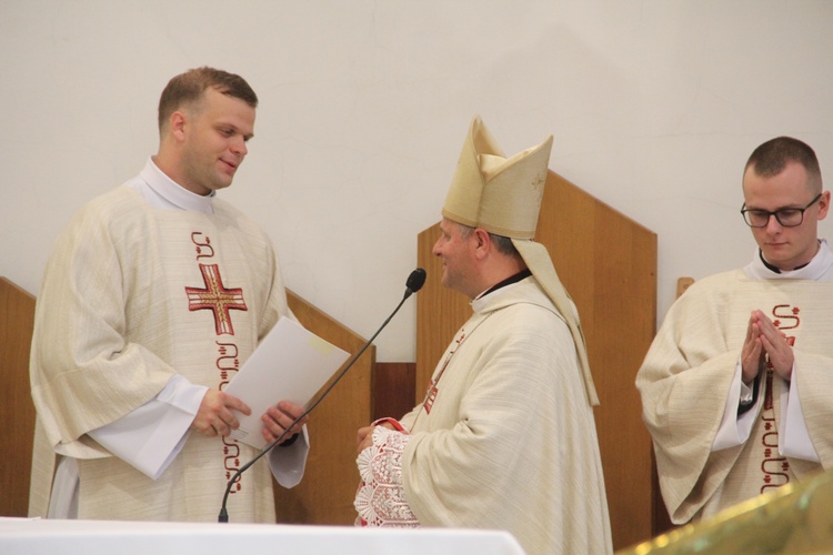 Łososina Dolna. Święcenia diakonatu Mateusza Pajora