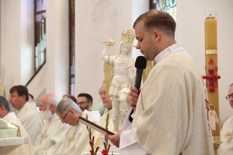 Łososina Dolna. Święcenia diakonatu Mateusza Pajora