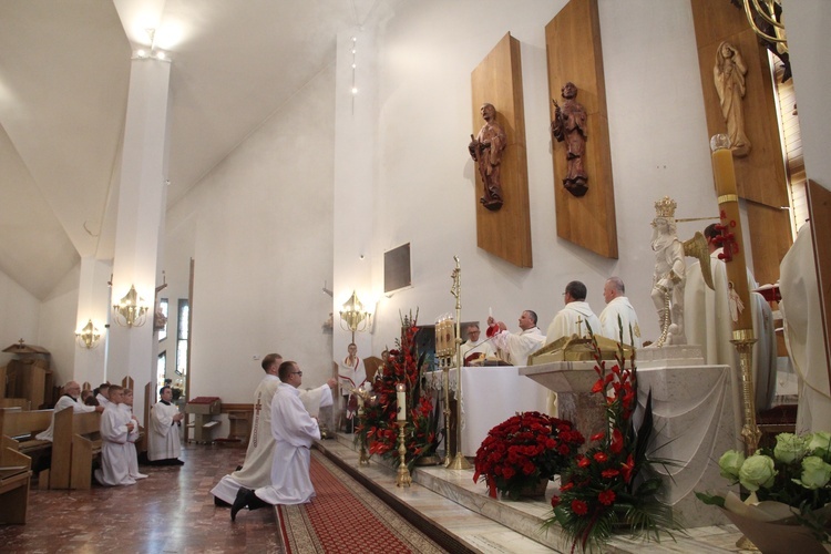 Łososina Dolna. Święcenia diakonatu Mateusza Pajora