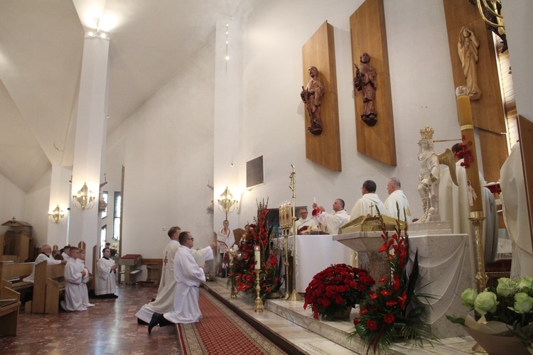 Łososina Dolna. Święcenia diakonatu Mateusza Pajora