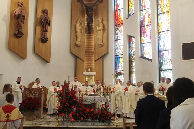 Łososina Dolna. Święcenia diakonatu Mateusza Pajora