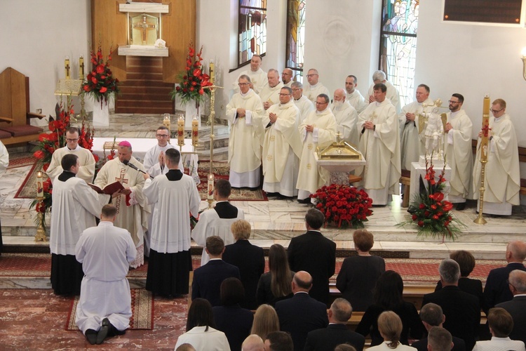Łososina Dolna. Święcenia diakonatu Mateusza Pajora