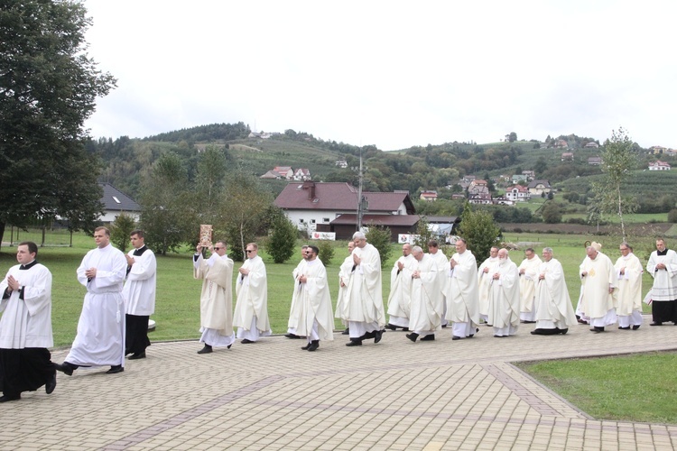 Łososina Dolna. Święcenia diakonatu Mateusza Pajora