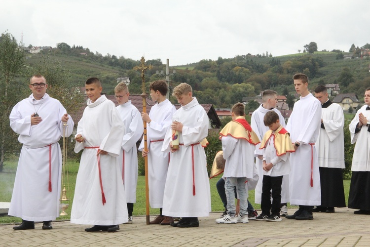 Łososina Dolna. Święcenia diakonatu Mateusza Pajora