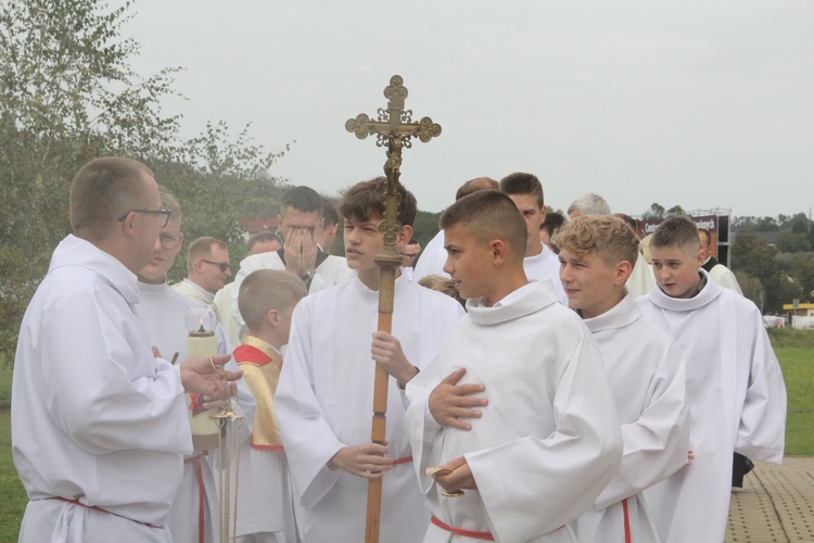 Łososina Dolna. Święcenia diakonatu Mateusza Pajora