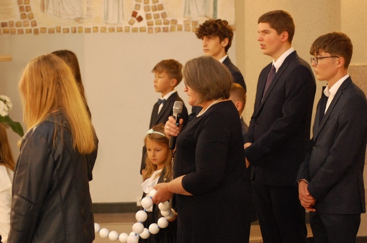 Mikołajowice. Uroczyste rozpoczęcie nabożeństw różańcowych