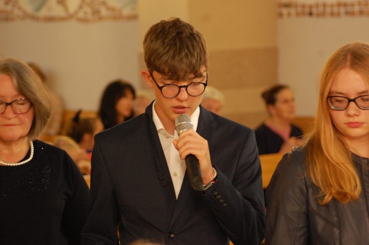 Mikołajowice. Uroczyste rozpoczęcie nabożeństw różańcowych