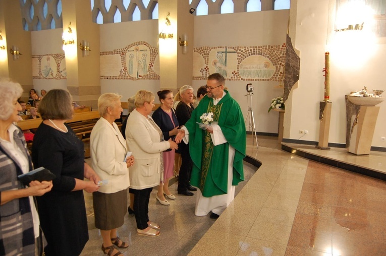 Mikołajowice. Uroczyste rozpoczęcie nabożeństw różańcowych