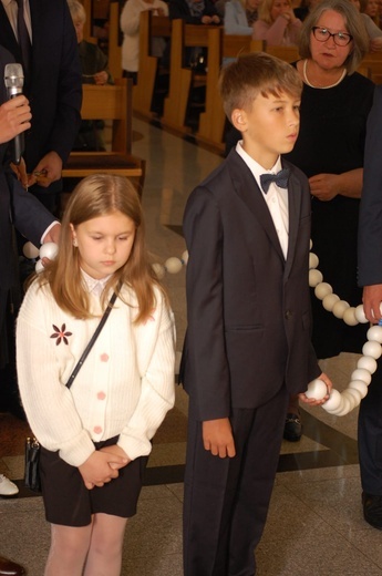 Mikołajowice. Uroczyste rozpoczęcie nabożeństw różańcowych