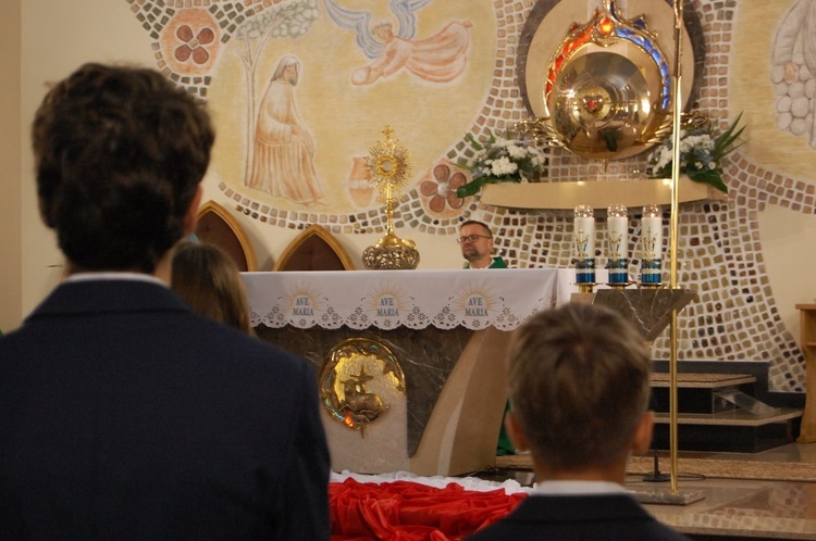 Mikołajowice. Uroczyste rozpoczęcie nabożeństw różańcowych