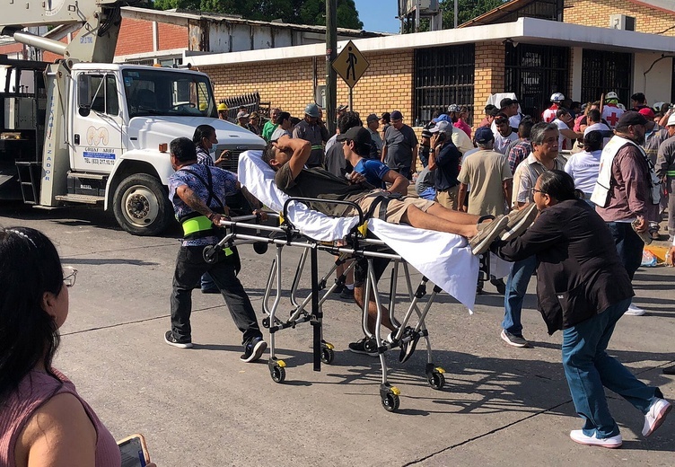 Meksyk. 10 osób zginęło, gdy zawalił się dach kościoła