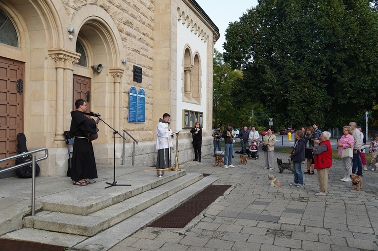 Błogoslawieństwo zwierzat w dzień św. Franciszka z Asyżu
