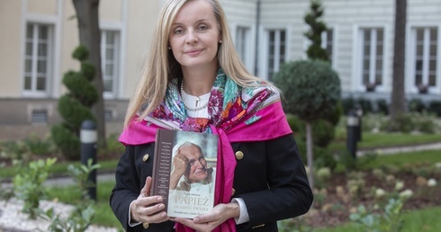 Świat potwierdza jego świętość