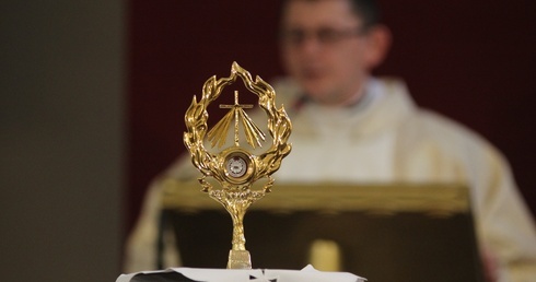 Tomaszów Bolesławiecki. Wprowadzili relikwie świętej zakonnicy
