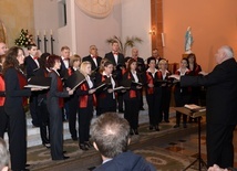 Zdjęcie z jubileuszowego koncertu z okazji 30-lecia zespołu, który odbył się w radomskim kościele pw. św. Rafała.