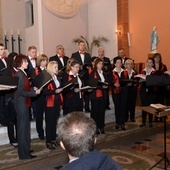 Zdjęcie z jubileuszowego koncertu z okazji 30-lecia zespołu, który odbył się w radomskim kościele pw. św. Rafała.