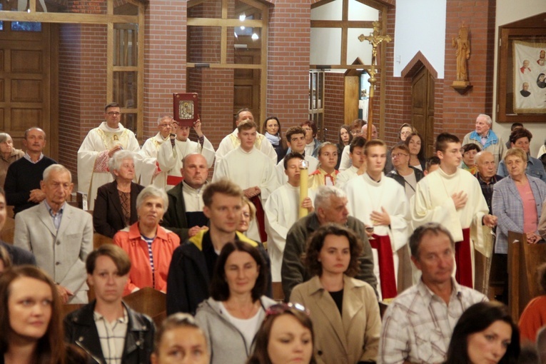 Brzesko. Wprowadzenie relikwii św. Matki Teresy z Kalkuty