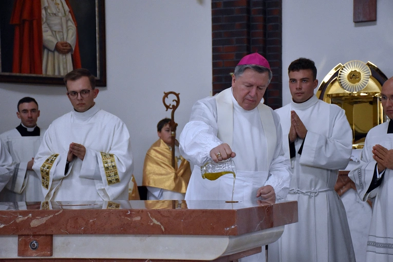 Poświęcenie kościoła pw. NMP Fatimskiej w Oleśnicy