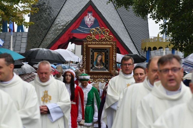 Pielgrzymka różańcowa do Rokitna