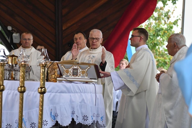 Pielgrzymka różańcowa do Rokitna