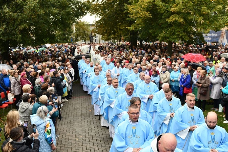 Pielgrzymka różańcowa do Rokitna