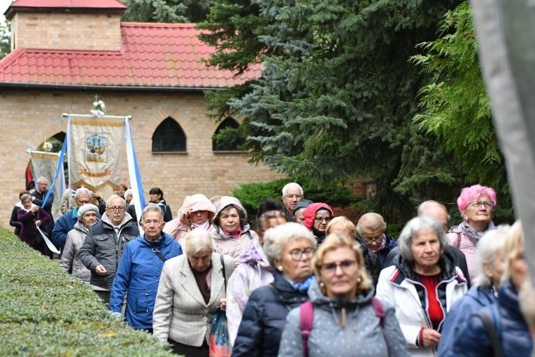 Pielgrzymka różańcowa do Rokitna